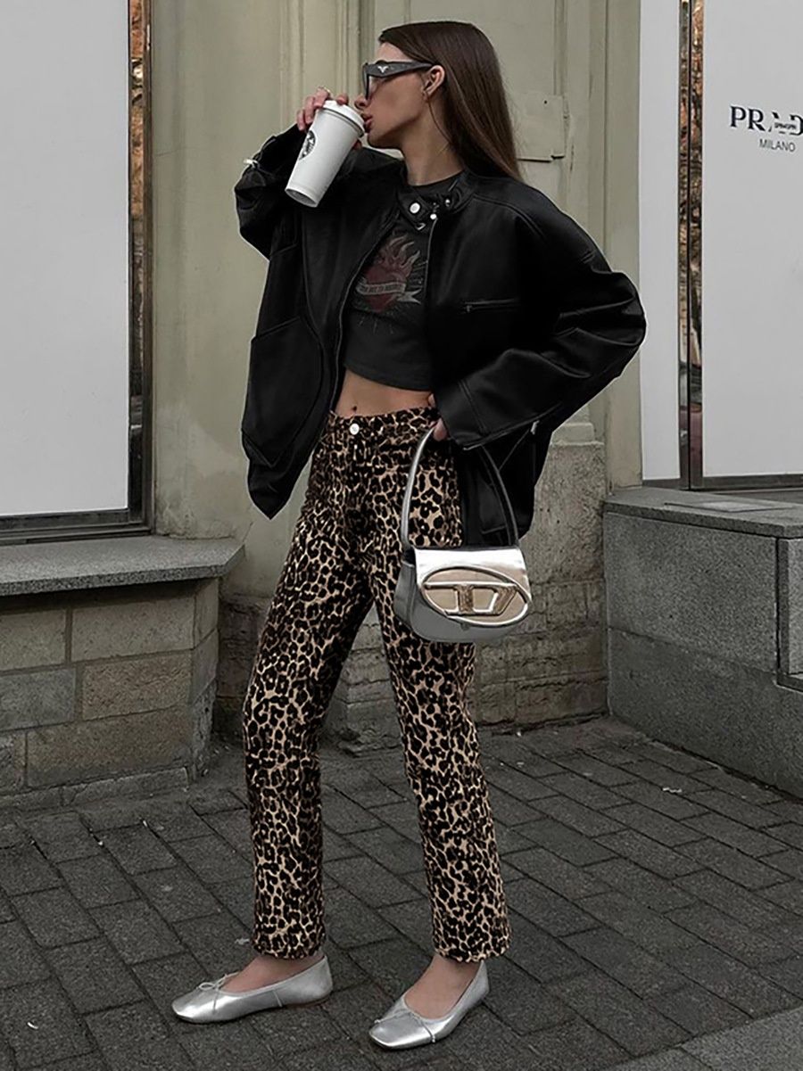 Pantalones rectos de talle alto con estampado de leopardo