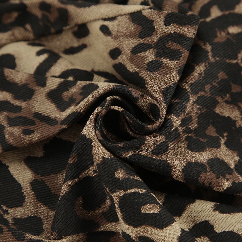 Pantalones rectos de talle alto con estampado de leopardo