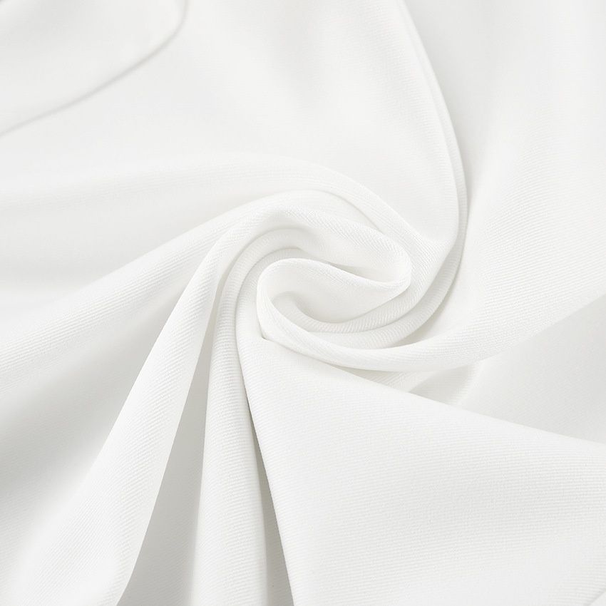 Pantalones blancos de mujer de talle alto y pierna ancha.