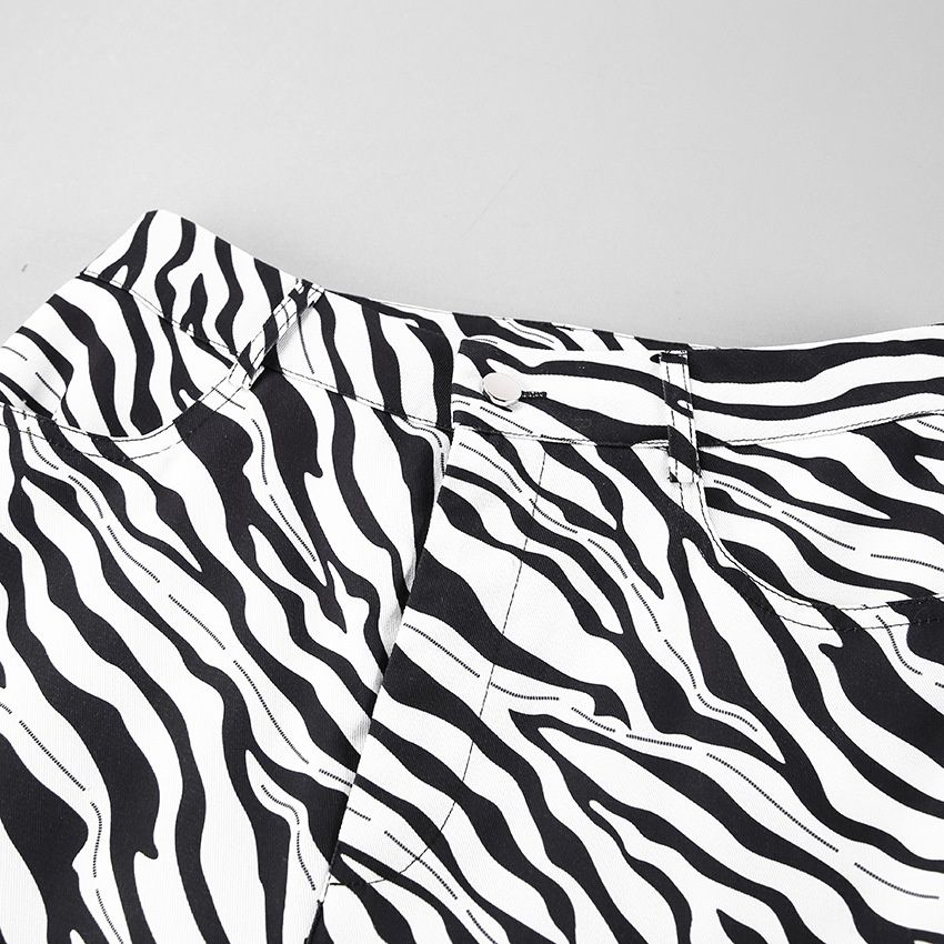 Vaqueros rectos de talle alto con estampado de cebra