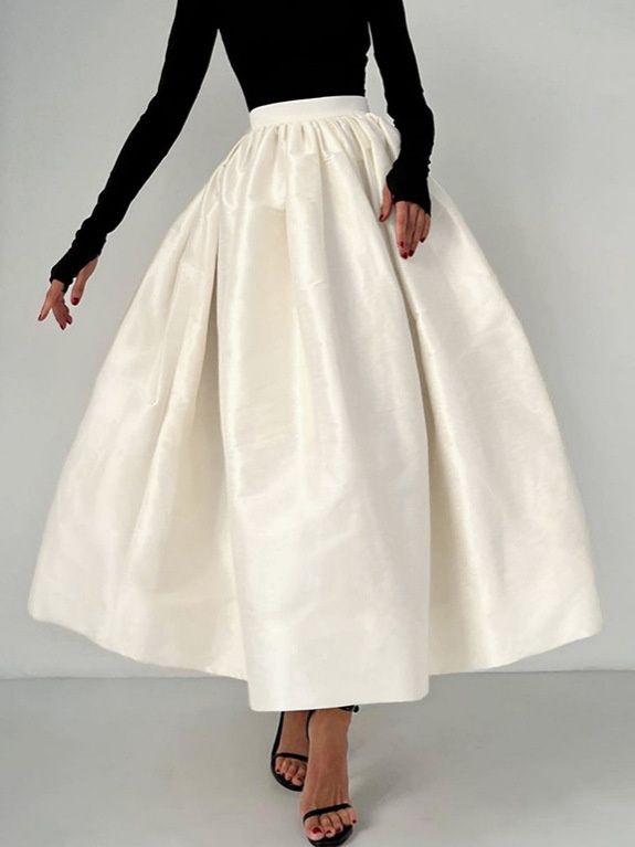 Elegante falda midi de talle alto y corte en A de satén.