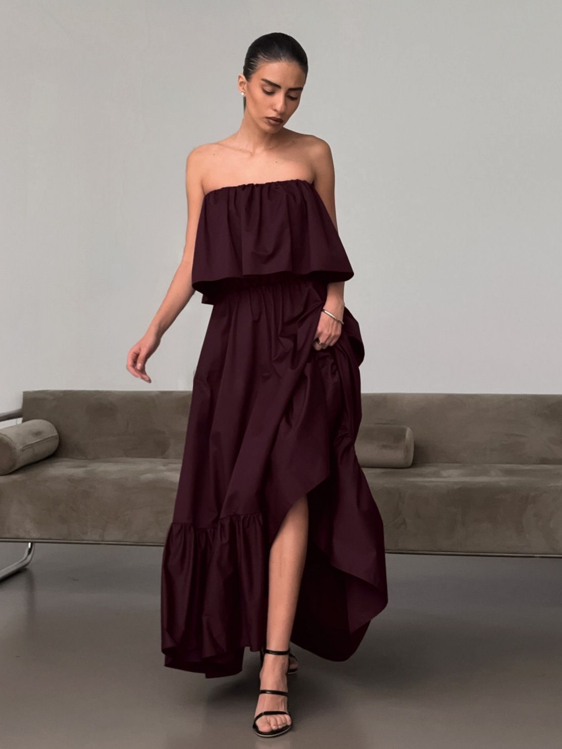 Elegante vestido largo sin tirantes con volantes - Vestido fluido de varias capas