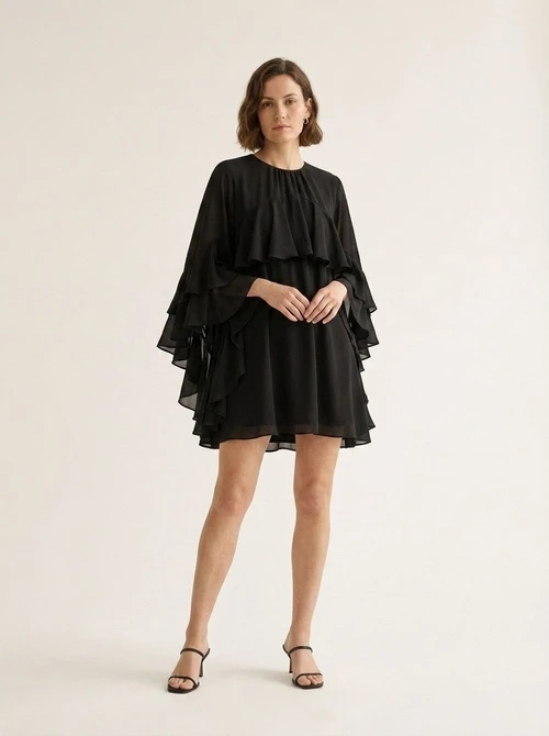 Robe mini fluide élégante à volants noirs
