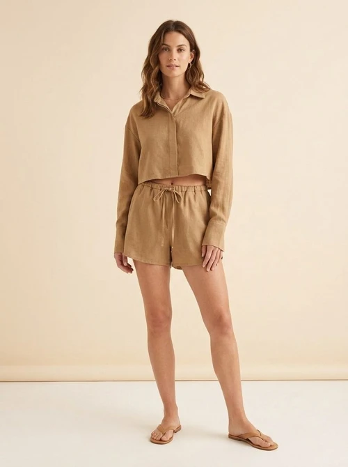 Ensemble deux pièces chemise courte kaki et short à cordon