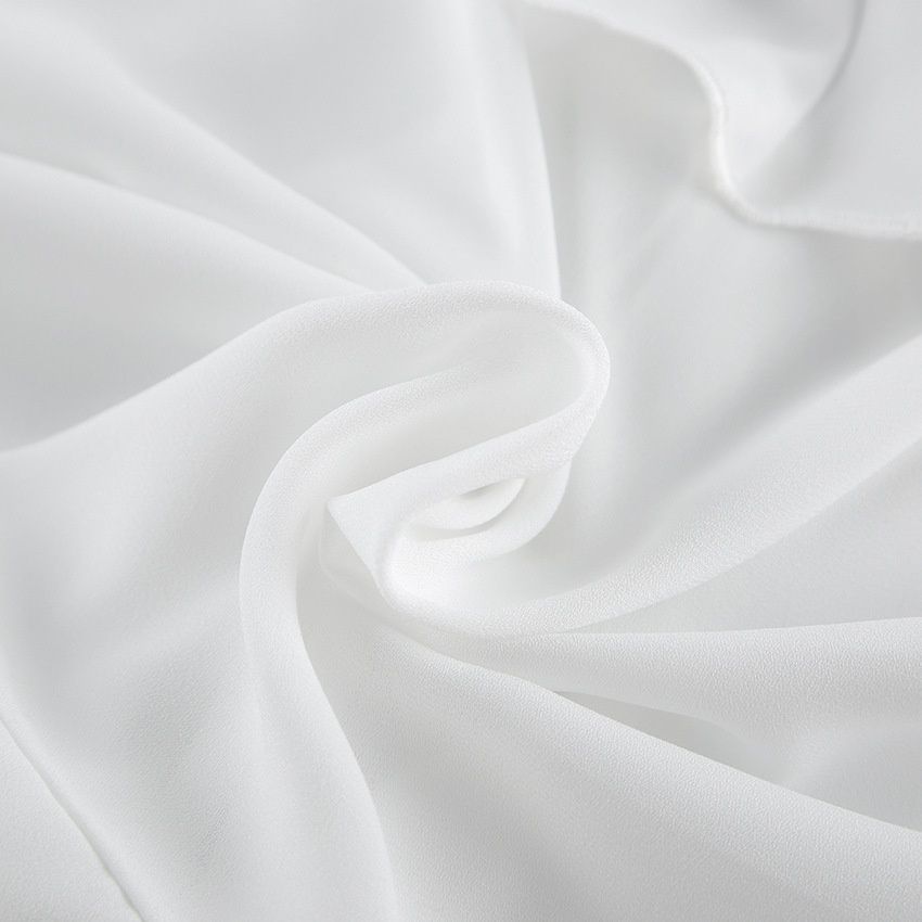 Conjunto de top con volantes y lazo frontal y shorts escalonados