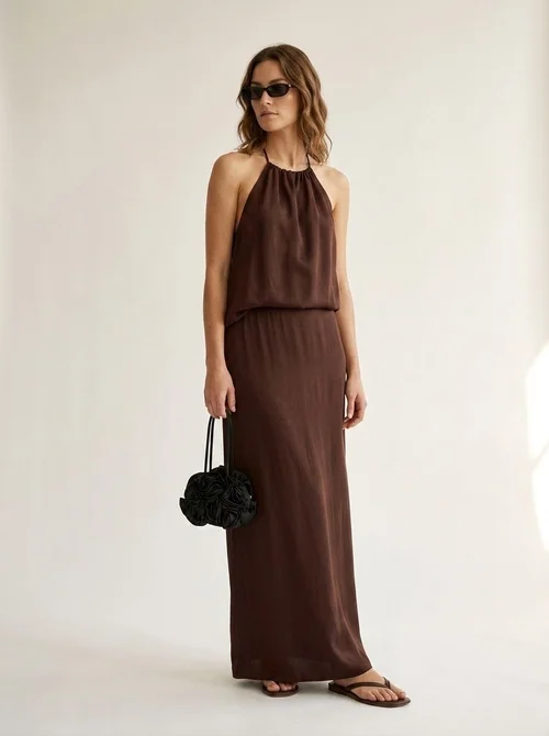 Elegante abito lungo senza schienale con scollo all'americana - Mogano