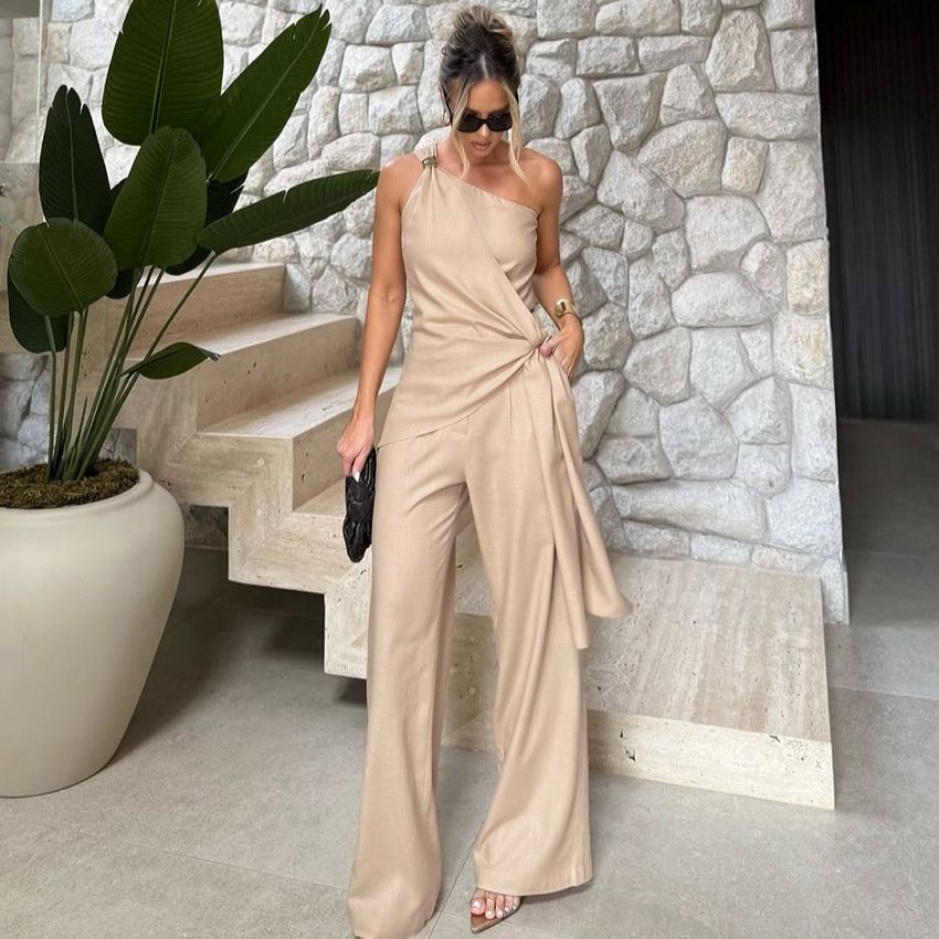 Mono elegante beige de un solo hombro y pierna ancha