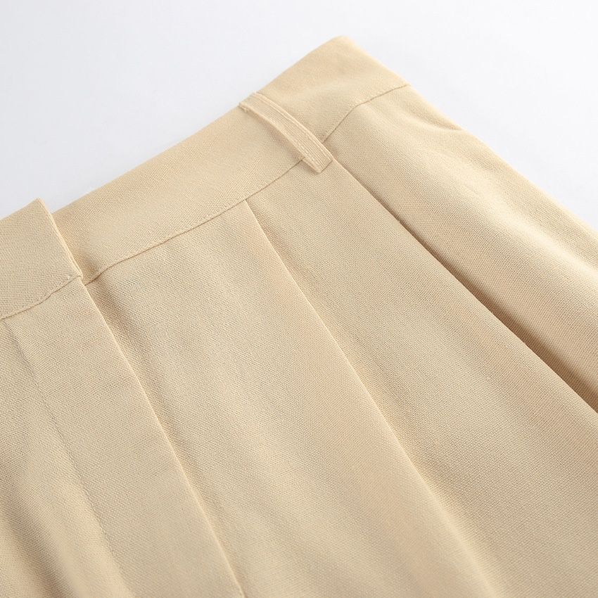 Mono elegante beige de un solo hombro y pierna ancha