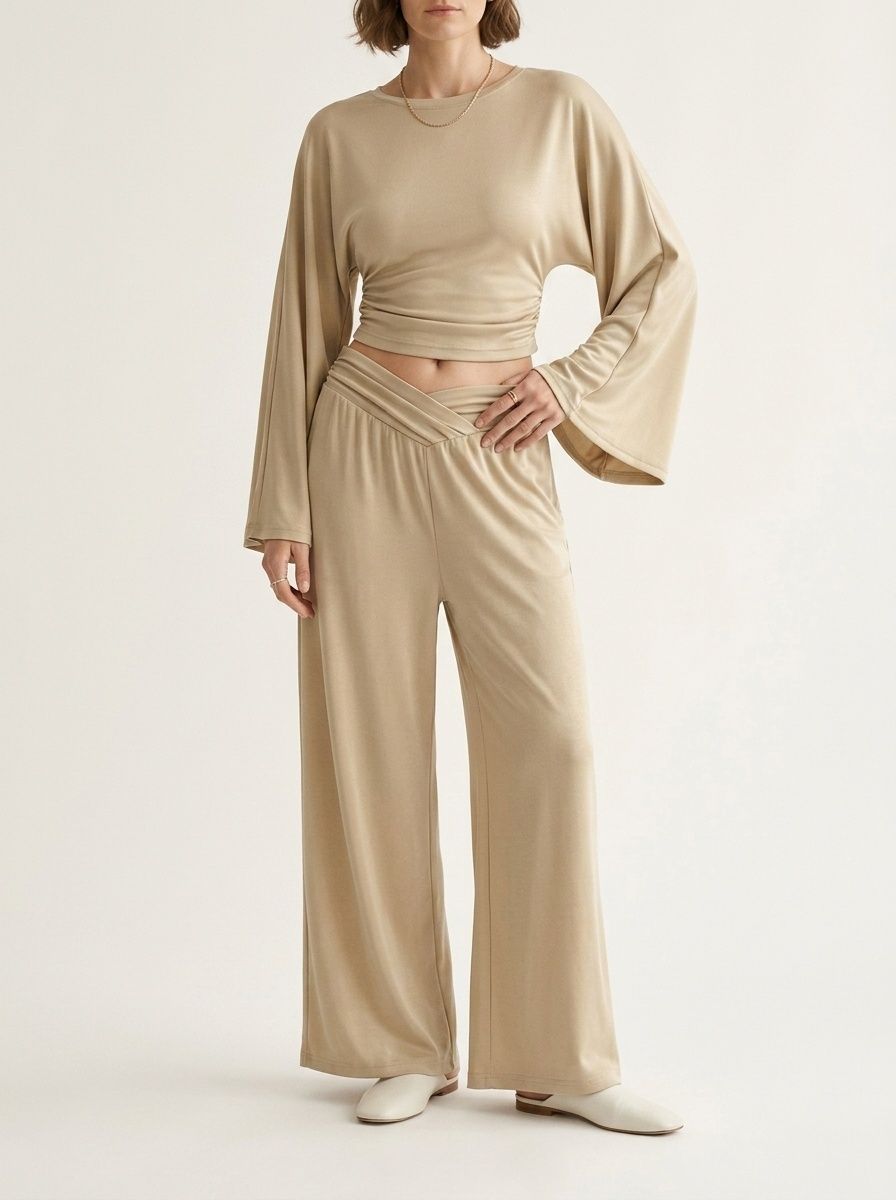 Conjunto elegante de top corto de manga ancha y pantalón de pierna ancha con cintura en V.