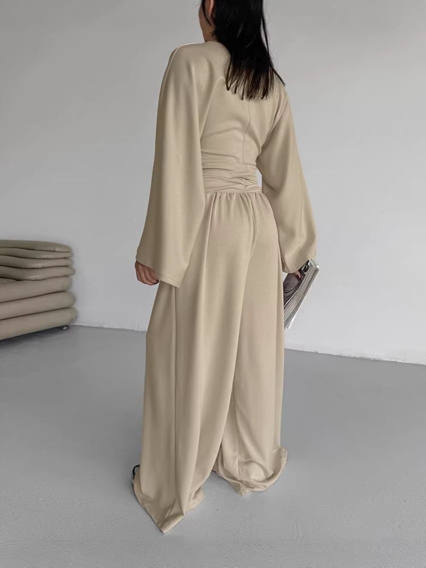Conjunto elegante de top corto de manga ancha y pantalón de pierna ancha con cintura en V.