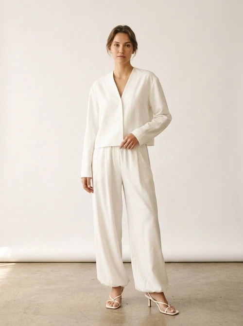 Ensemble chic deux pièces composé d'un crop top et d'un pantalon large