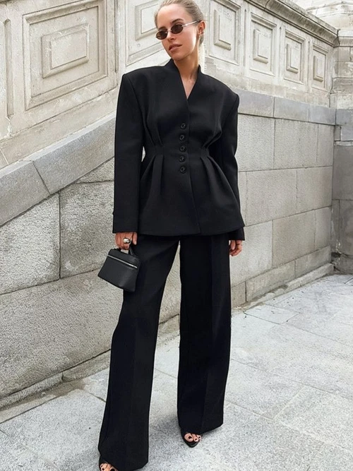 Ensemble tailleur chic noir à basque et pantalon large