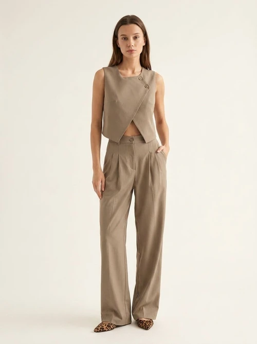 Ensemble crop top sans manches et pantalon large