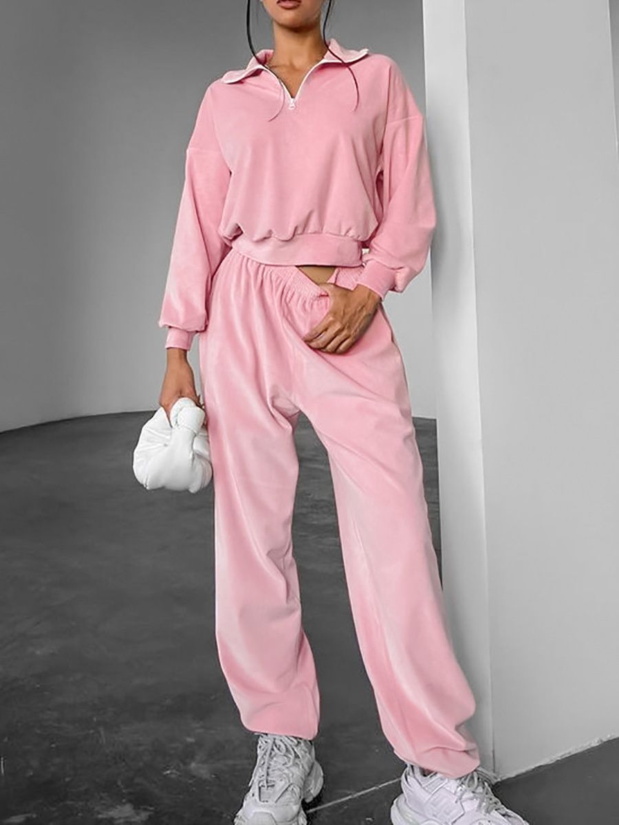 Conjunto de ropa de estar por casa de terciopelo rosa con media cremallera: cómodo y elegante.