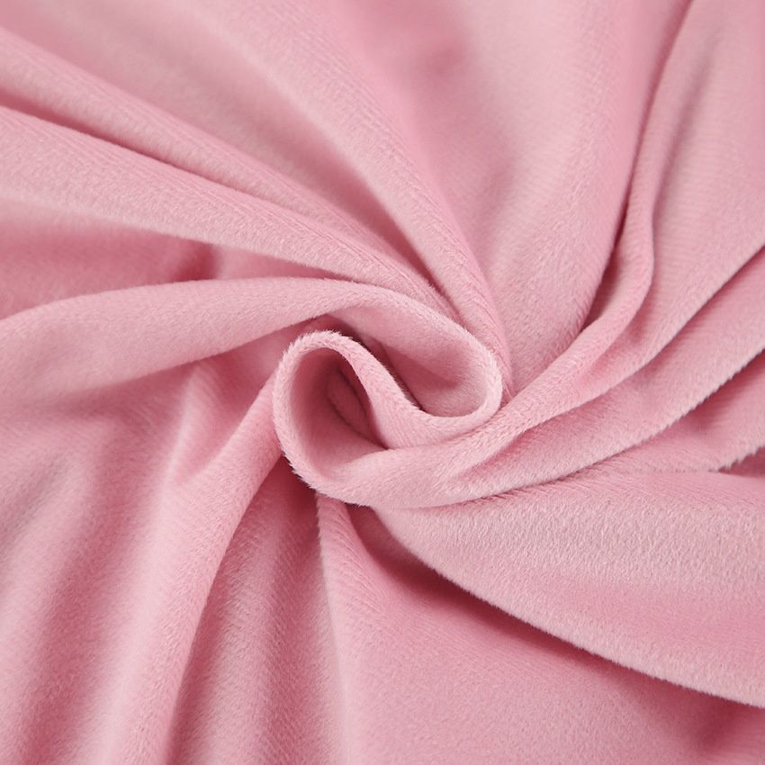 Conjunto de ropa de estar por casa de terciopelo rosa con media cremallera: cómodo y elegante.