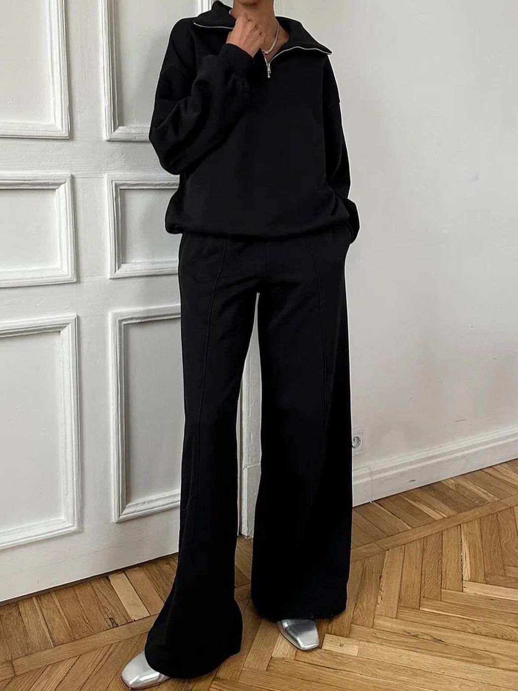 Conjunto de sudadera con cremallera hasta el cuello y pantalón de pierna ancha para mujer.