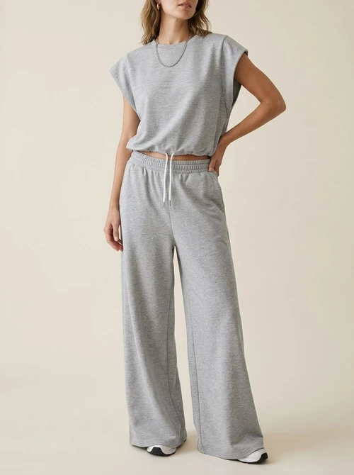 Ensemble 2 pièces décontracté composé d'un crop top et d'un pantalon large