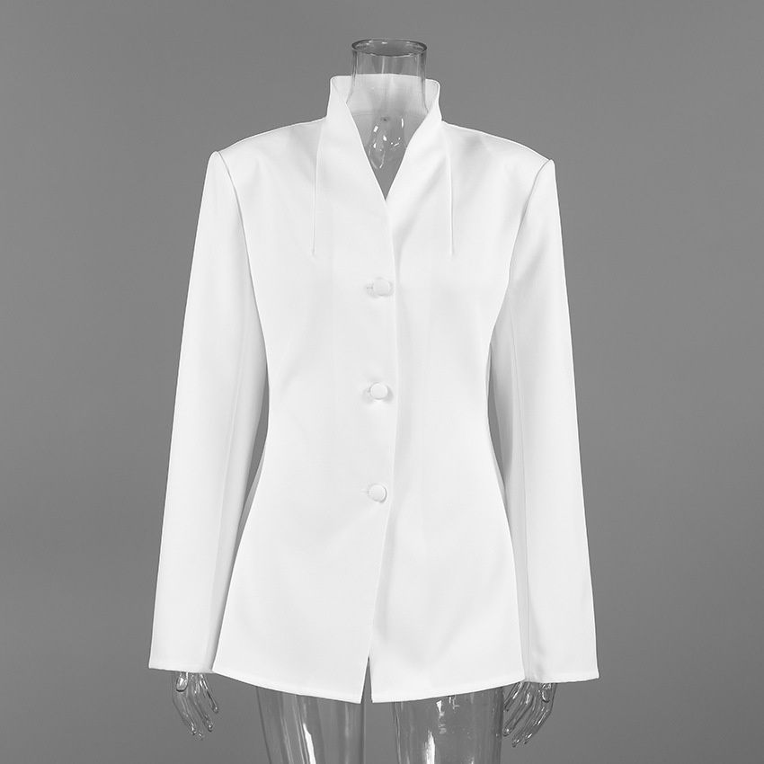 Chaqueta tipo blazer elegante de color blanco con cuello mandarín.