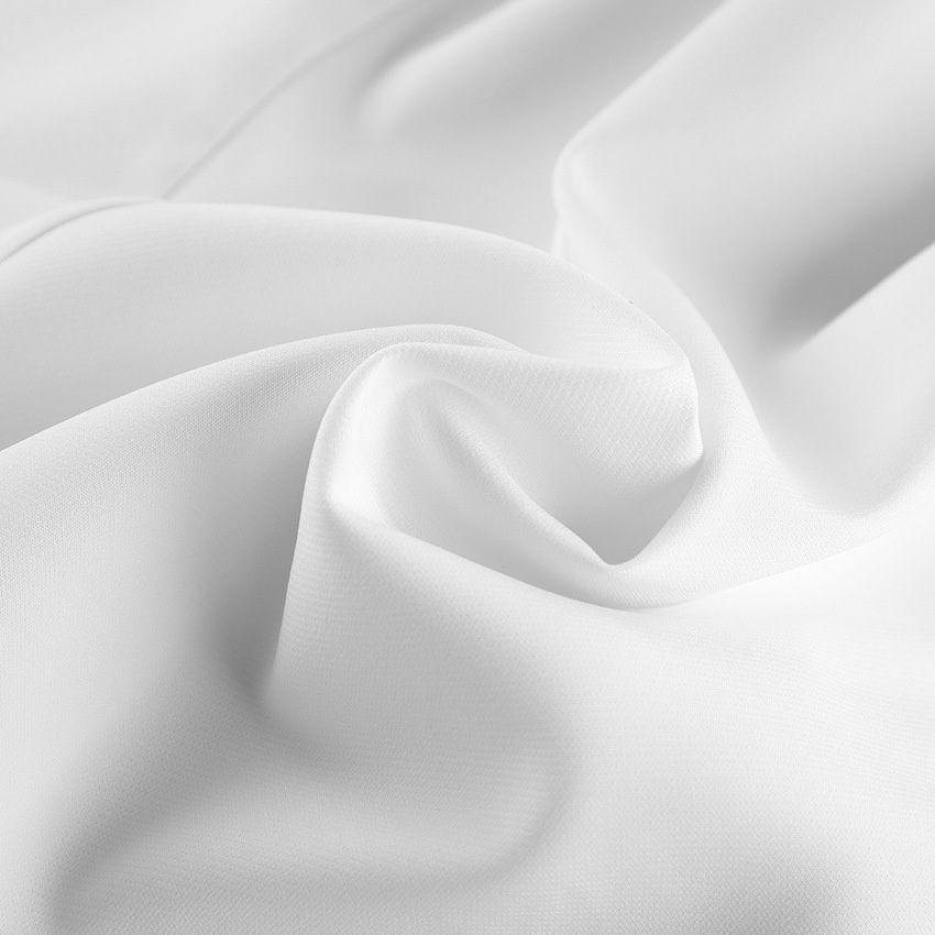 Chaqueta tipo blazer elegante de color blanco con cuello mandarín.