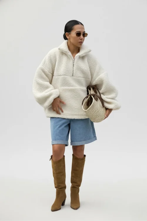 Felpa con cappuccio ampia, casual, in maglia beige, con mini collo alto e maniche a lanterna, ideale per l'autunno/inverno (modello SFE-00001).