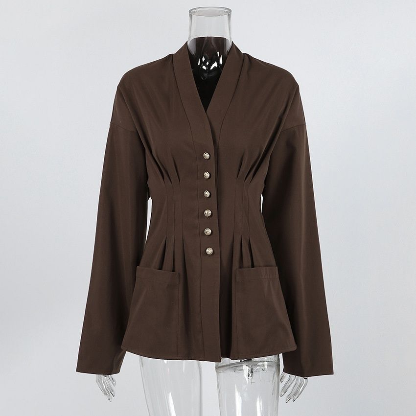 Chaqueta tipo blazer con cintura tipo corsé y escote en V con botones en la parte delantera.