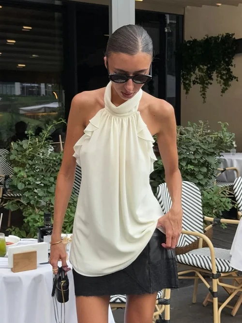 Elegante blusa color avorio a balze con scollo all'americana