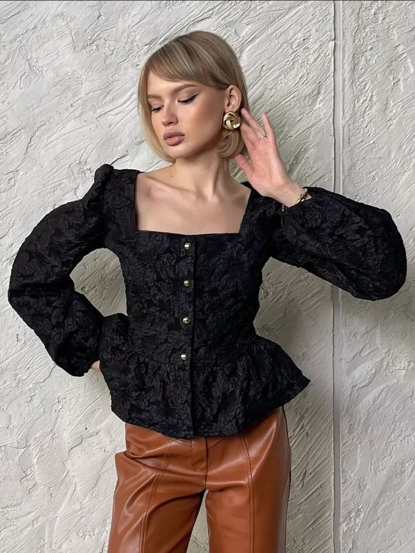 Blusa peplum de cuello cuadrado con estampado floral texturizado