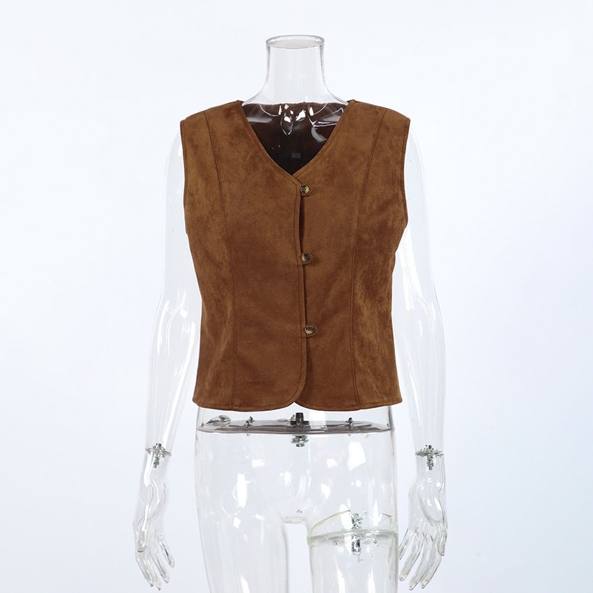 Chaleco marrón con cuello en V y botones delanteros, con aspecto de ante.