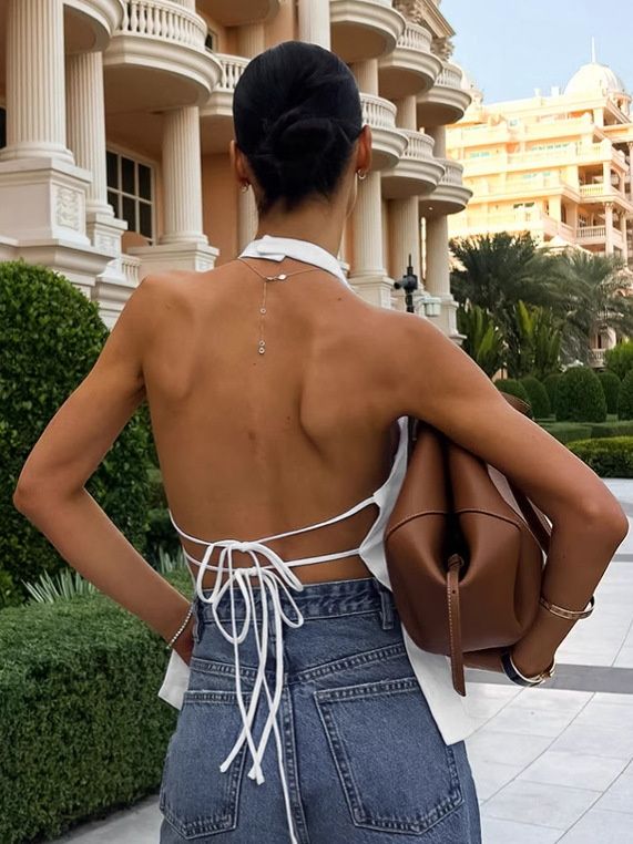 Top asimétrico con cuello halter y espalda anudada - Elegante mezcla de lino blanco