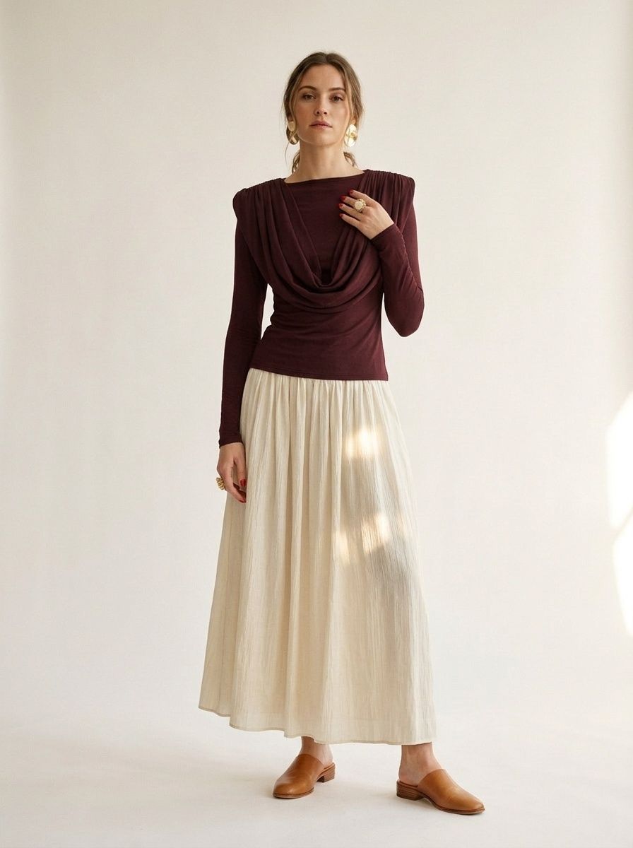 Haut élégant à col drapé, épaules rembourrées et manches longues