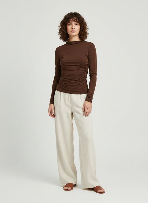 Top a maniche lunghe arricciato color marrone cioccolato