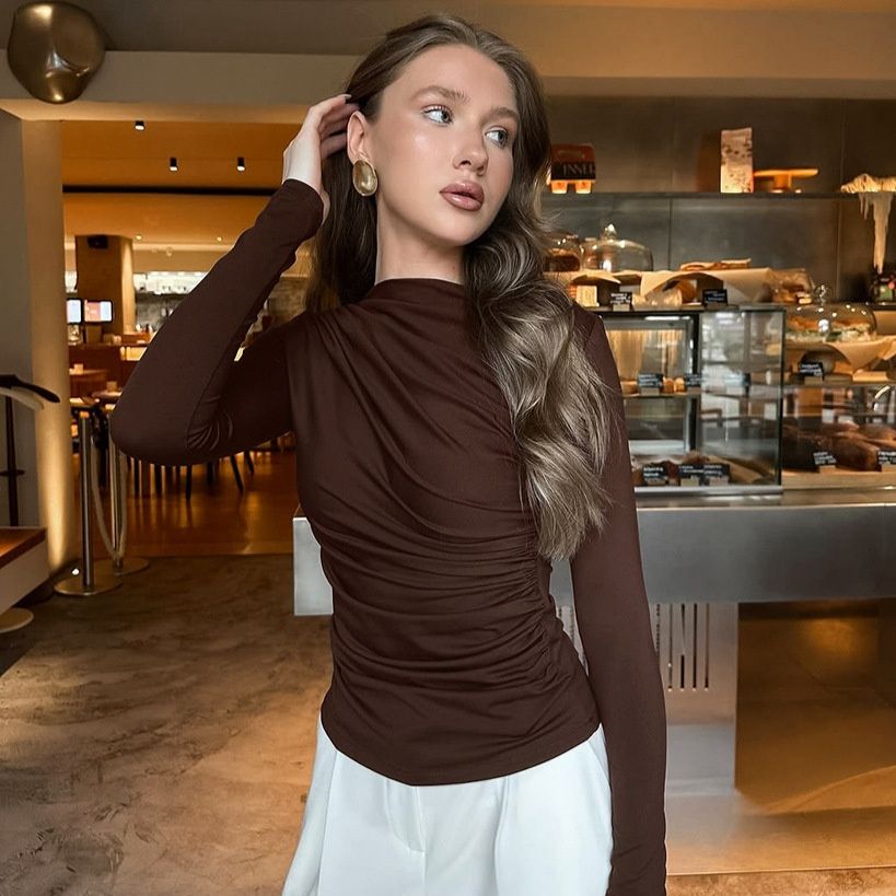 Top de manga larga fruncido color marrón chocolate