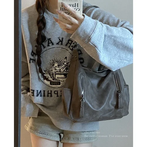 Hobo-Schultertasche in weicher Wildlederoptik mit Reißverschlüssen