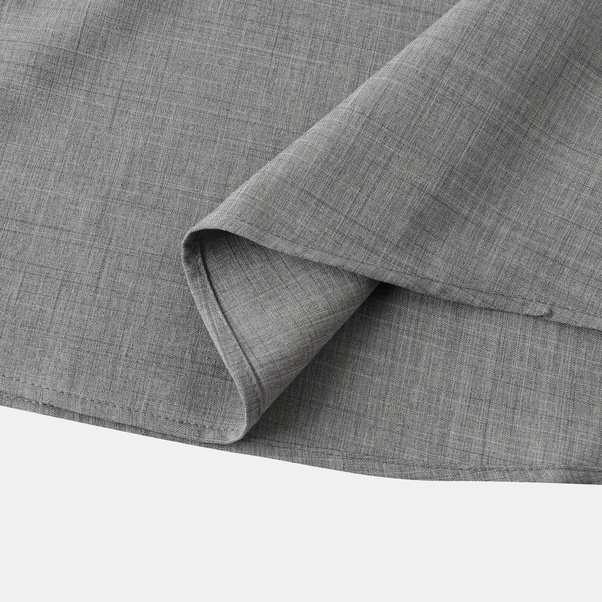 Conjunto de camisa y pantalones cortos de manga corta con cuello alto de color liso para hombre de principios de verano