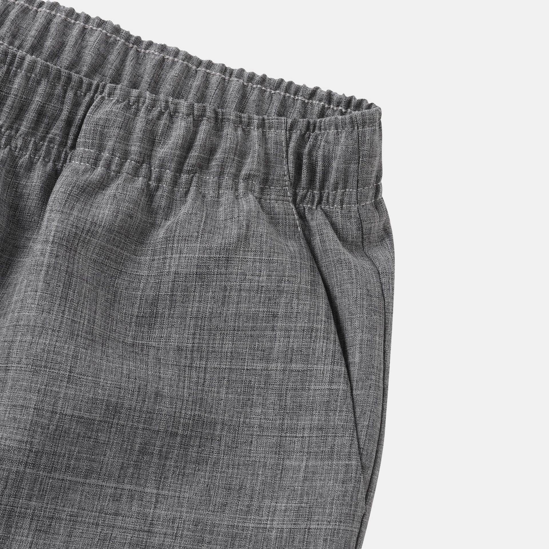 Conjunto de camisa y pantalones cortos de manga corta con cuello alto de color liso para hombre de principios de verano