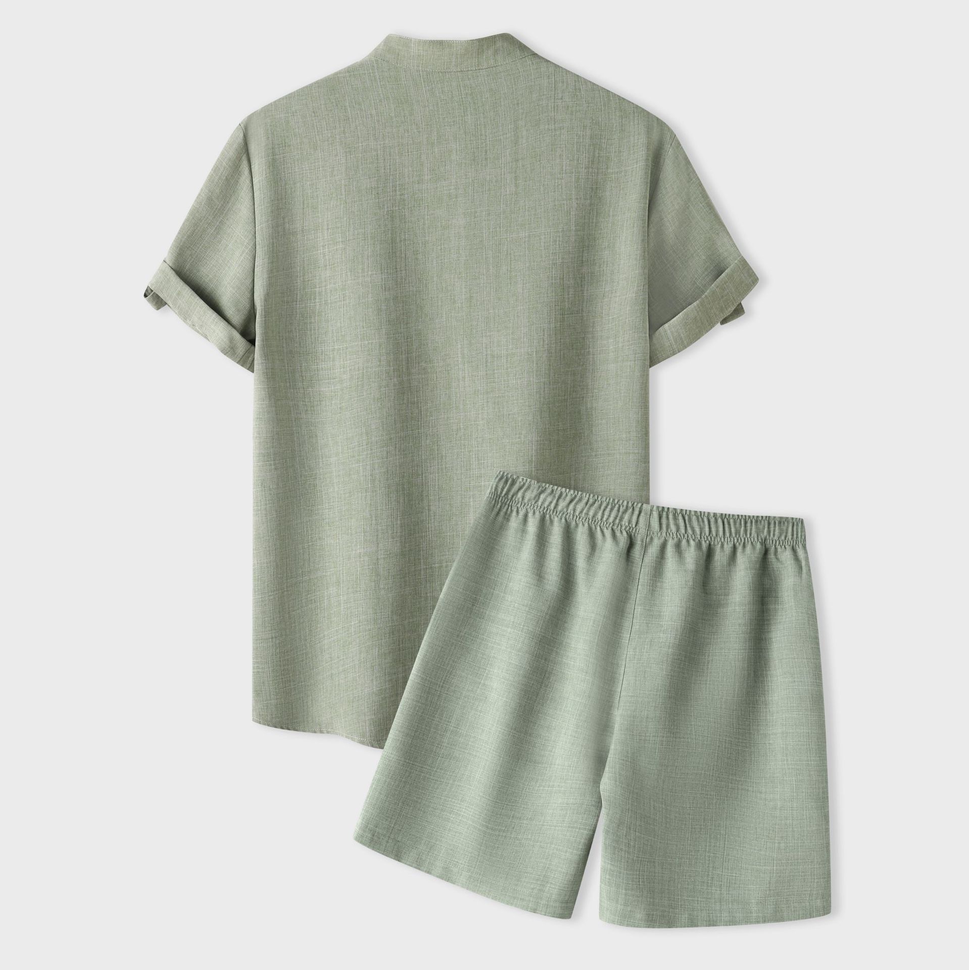 Conjunto de camisa y pantalones cortos de manga corta con cuello alto de color liso para hombre de principios de verano