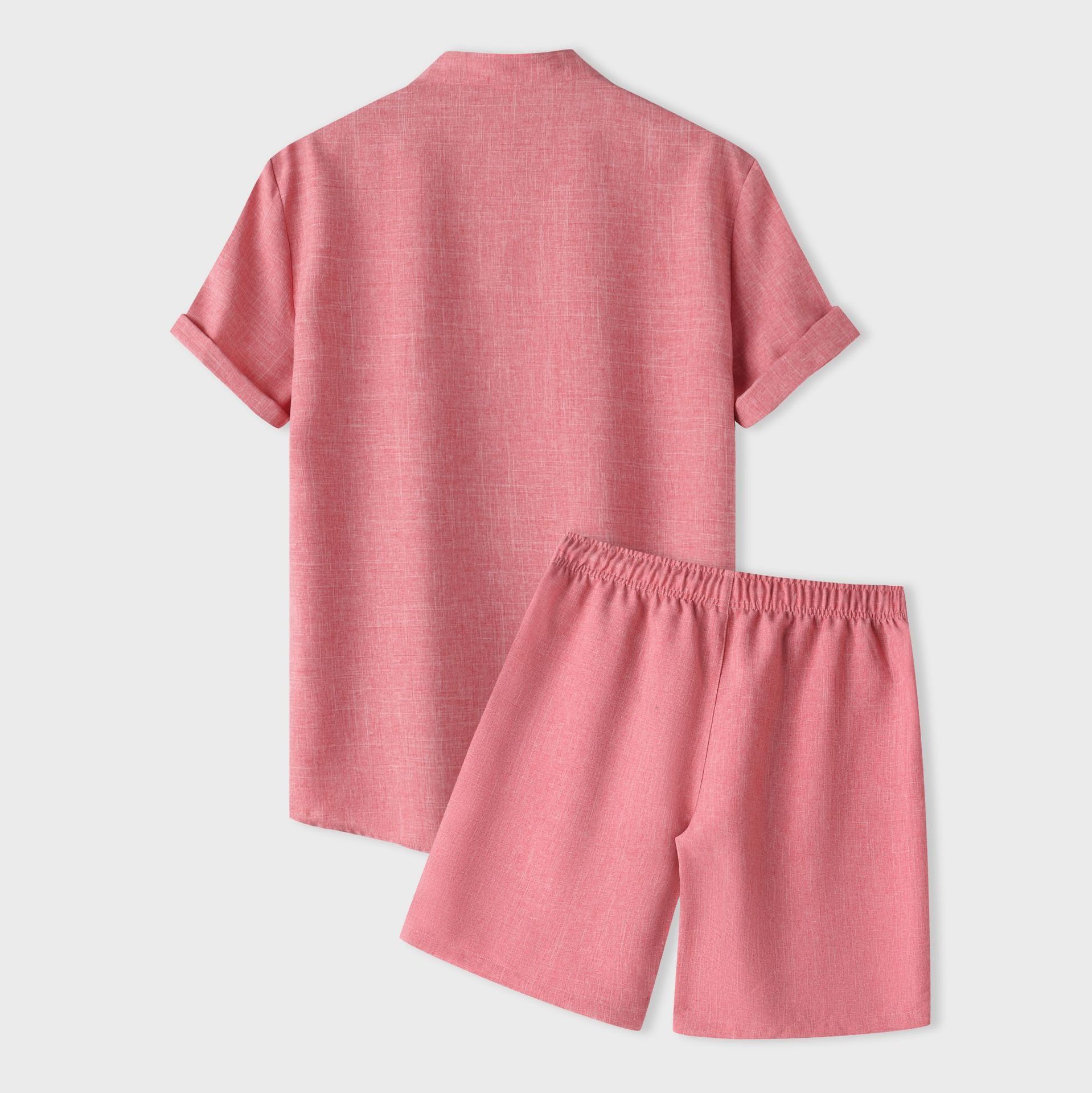 Conjunto de camisa y pantalones cortos de manga corta con cuello alto de color liso para hombre de principios de verano
