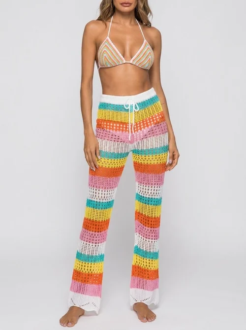 Completo composto da top all'uncinetto arcobaleno e pantaloni a gamba larga