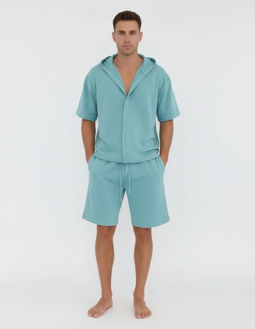 Conjunto de dos piezas de camisa con capucha y pantalones cortos: moda informal transpirable para primavera y verano.