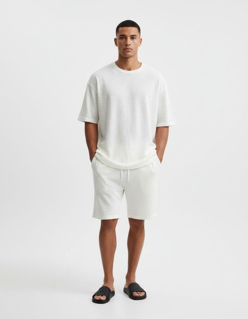 Conjunto de dos piezas para hombre: camiseta holgada de manga corta con efecto flameado y pantalones cortos informales