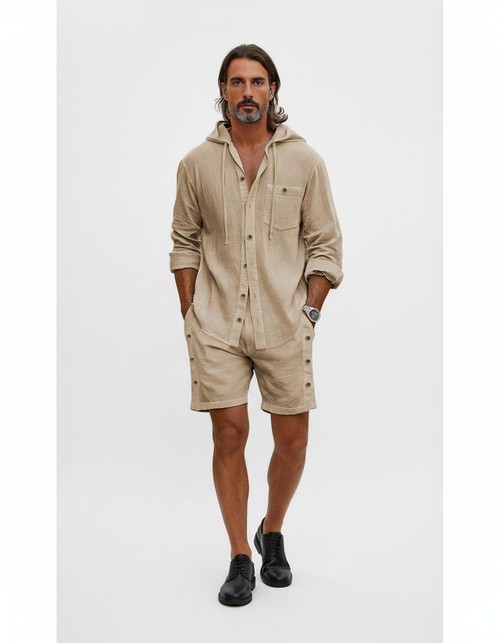 Lässiges Set aus Kapuzenshirt und Shorts aus Polyester-Mischgewebe für den frühen Frühling