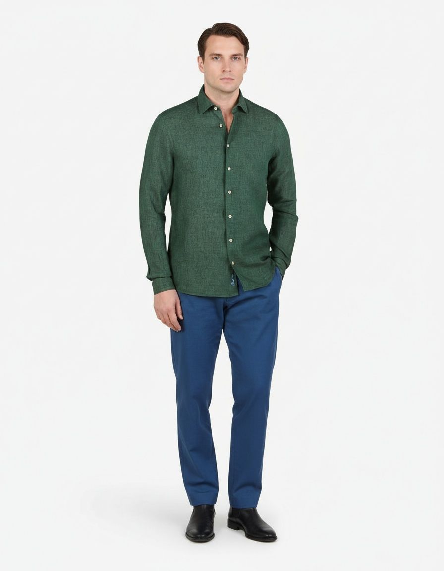 Traje informal de dos piezas con camisa verde de manga larga y pantalones cortos con solapa en mezcla de lino