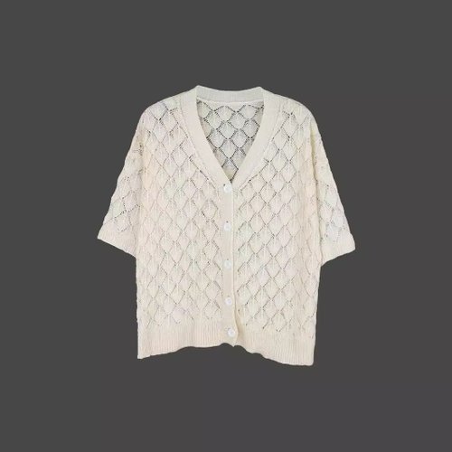 Cardigan corto in lino con scollo a V, perfetto come coprispalle estivo.