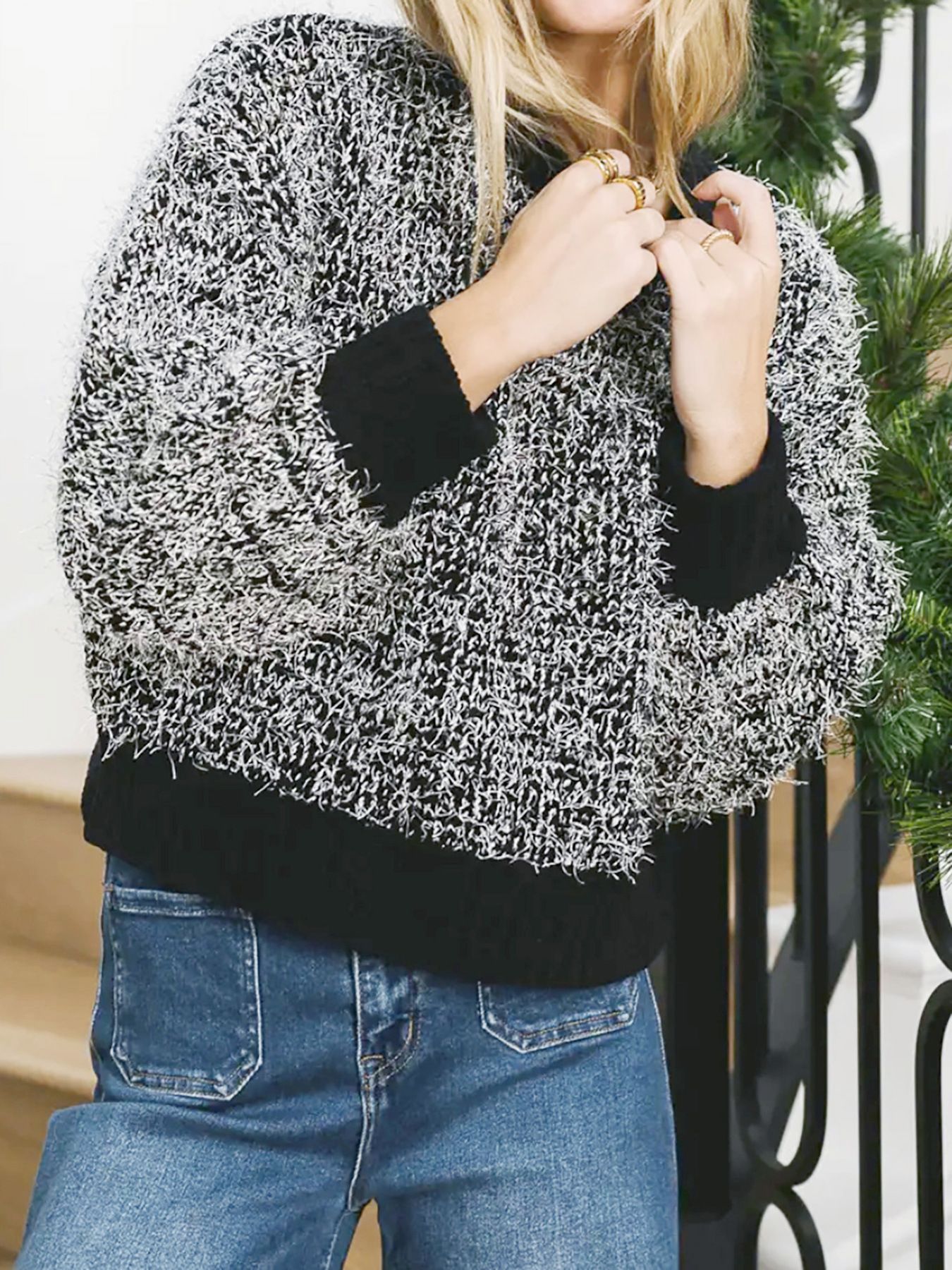 Suéter de punto con cuello redondo y manga larga con bloques de color SSU-00098