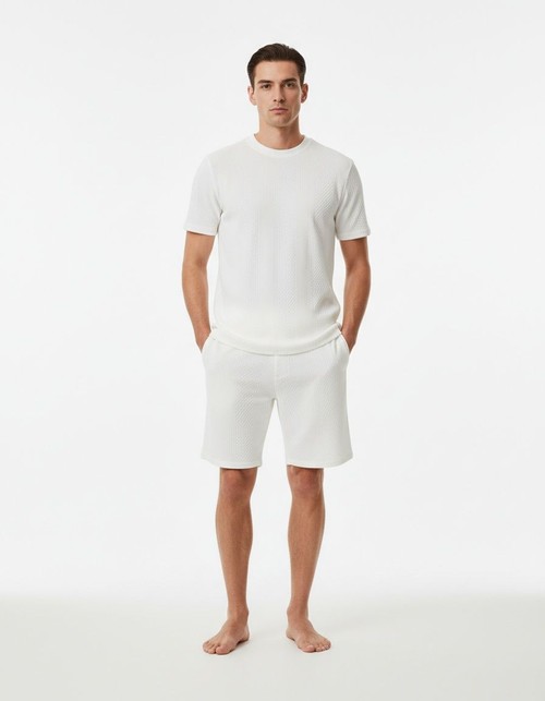 Zweiteiliges Set aus strukturiertem, einfarbigem T-Shirt mit Rundhalsausschnitt und Shorts für Herren – ideal für den Sommer und die Freizeit.