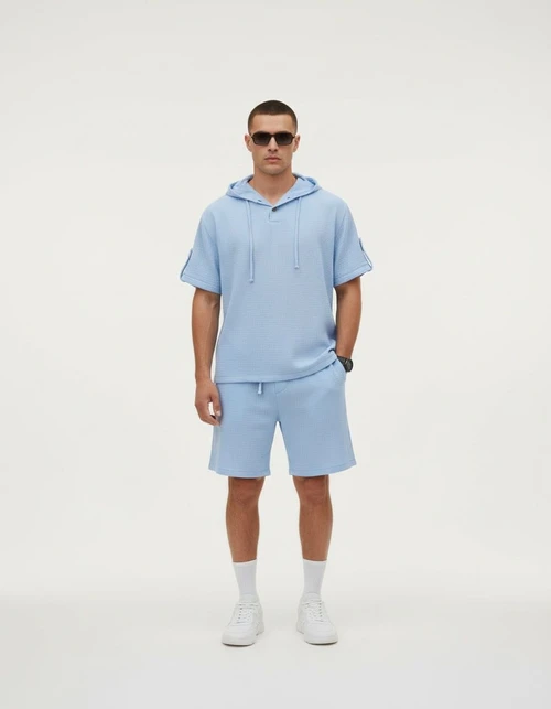 Conjunto de camisa y pantalones cortos casuales de verano con capucha ligera para hombre