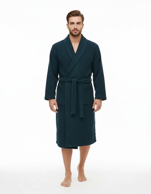 Langer, einfarbiger Bademantel mit Reverskragen und atmungsaktiver, lässiger Passform – ideal für Herren als Loungewear.