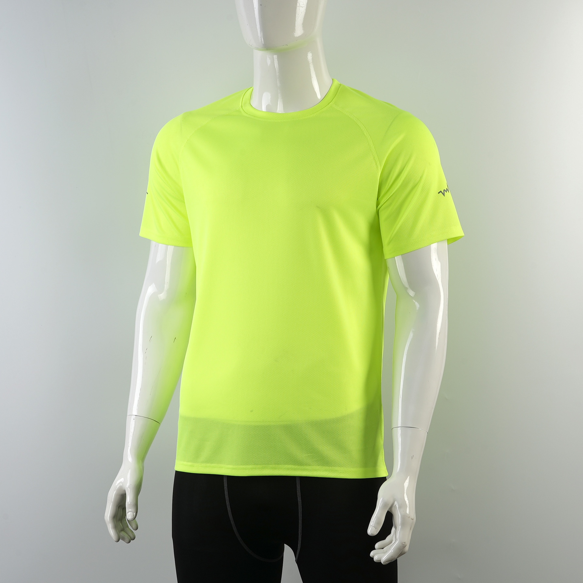 Athletic Fit Quick-dry Men's T-shirt: Breathable Performance Top for Gym and Training