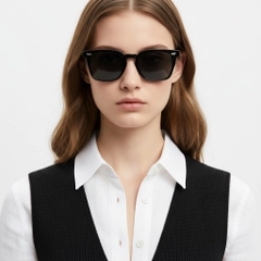 BS2503-0191_Black_Rectangular_Plastic_Sunglasses_model