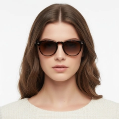 BS2503-0465_Tortoiseshell_Oval_Plastic_Sunglasses_model